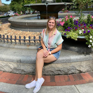 Meet your Posher, Olivia